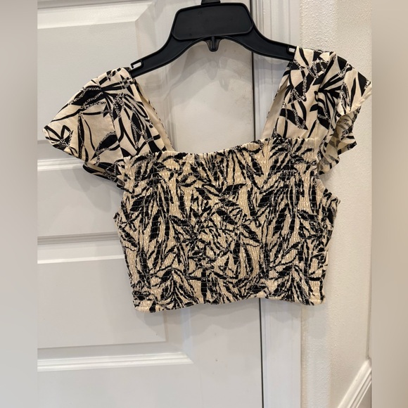 Boho Botanical Flutter Sleeve Linen/Cotton Blend Smocked Top Cream & Black M - Picture 2 of 6